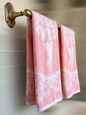 Set of 2 Vintage Bath Towels Pink 45 x 26 inches